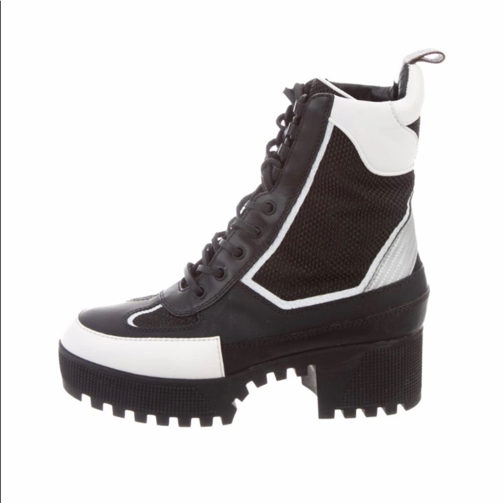 AUTHENTIC- Louis Vuitton Laureate Desert Boot